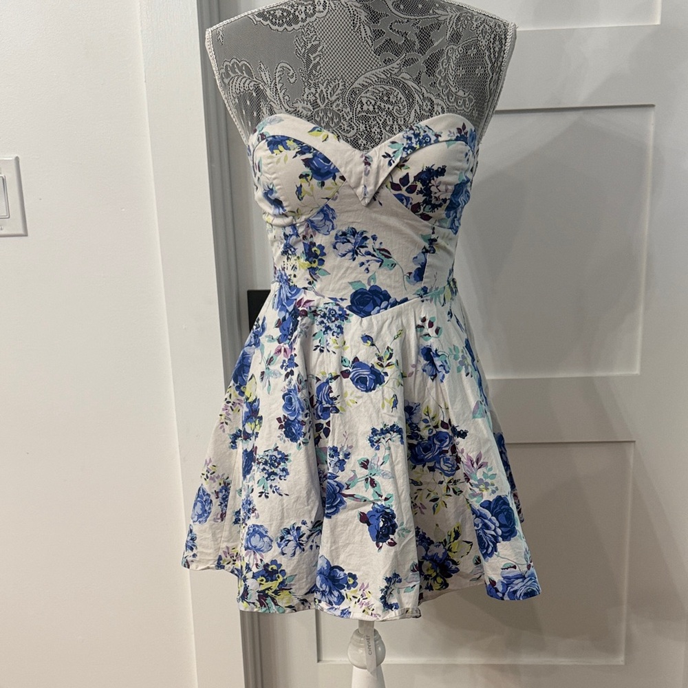 Emerald Sundae Strapless Floral Dress - Blue and White